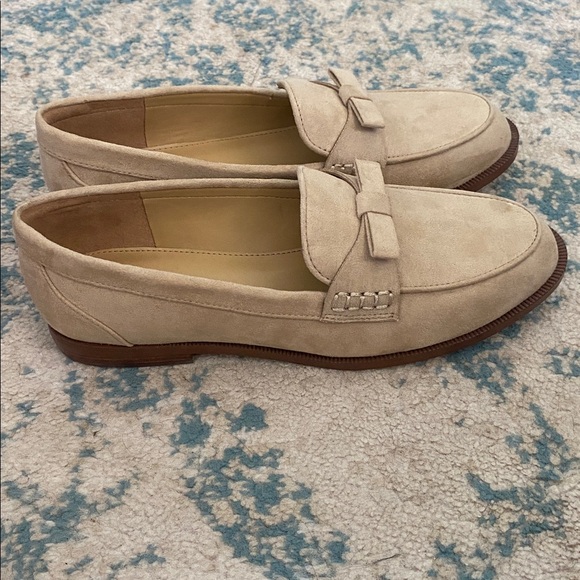 J. Crew Women's Tan Suede Bow Loafers Size 7 - Picture 2 of 6